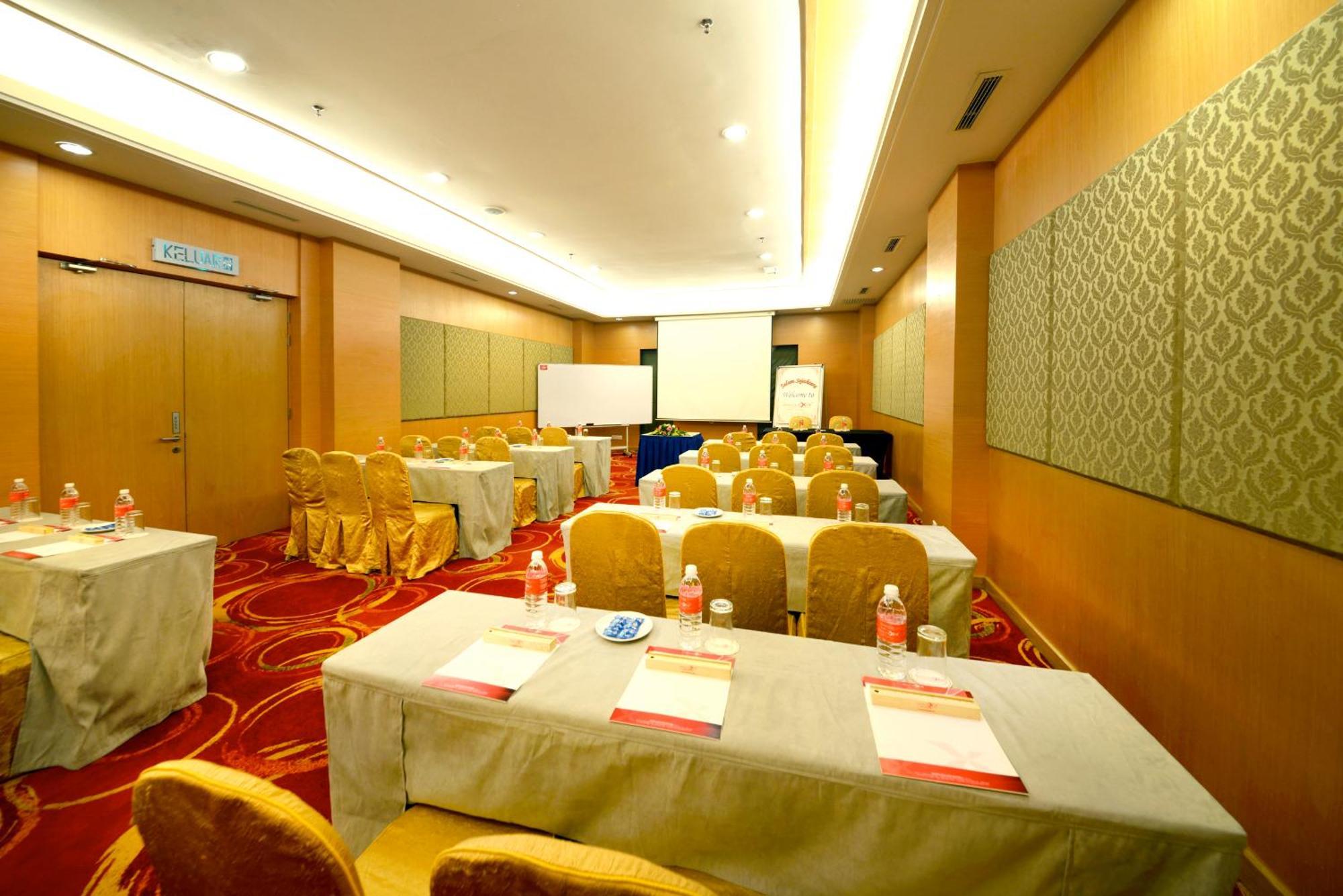 Готель Grand Lexis Порт-Діксон Екстер'єр фото Meeting room