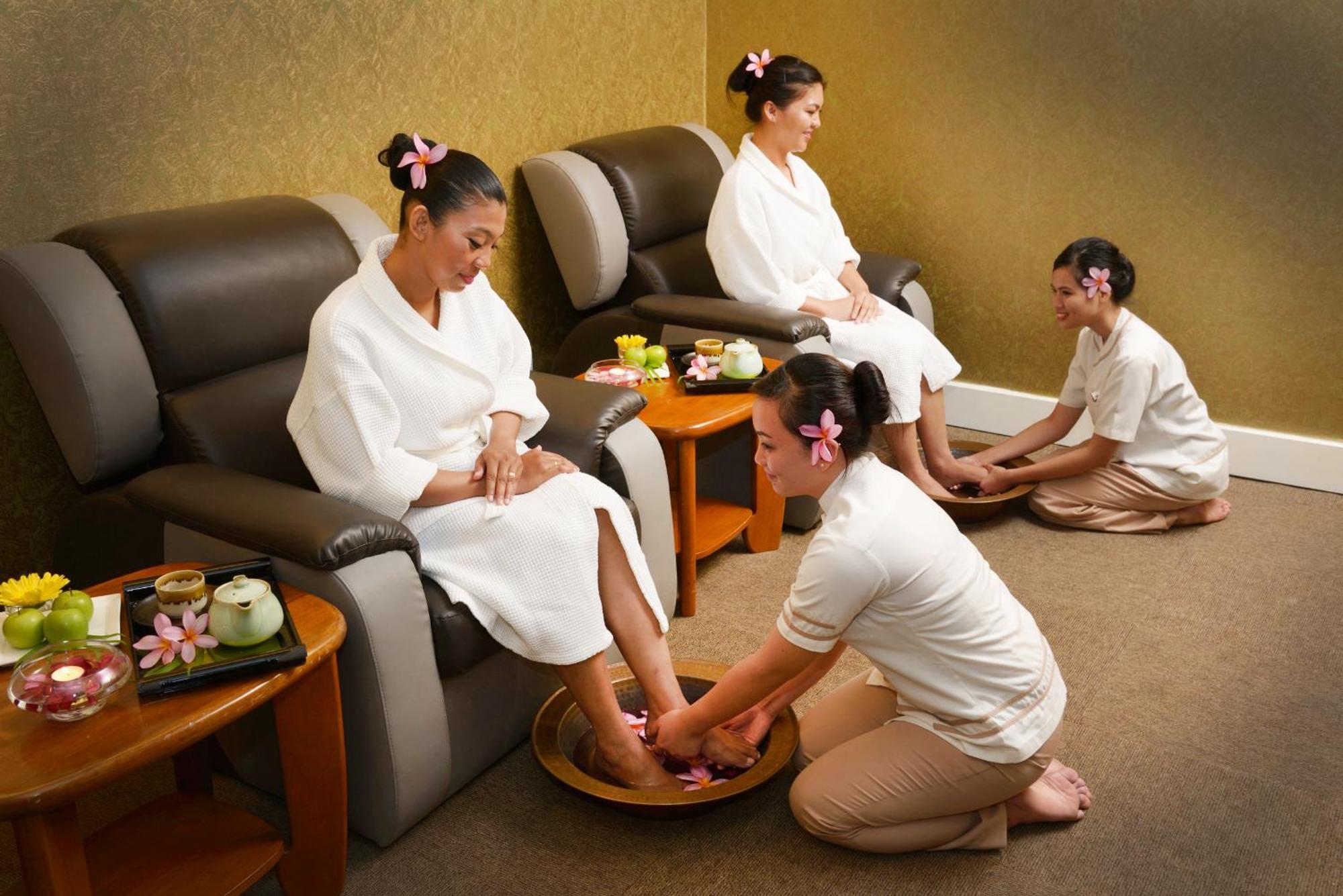 Готель Grand Lexis Порт-Діксон Екстер'єр фото Thai foot massage