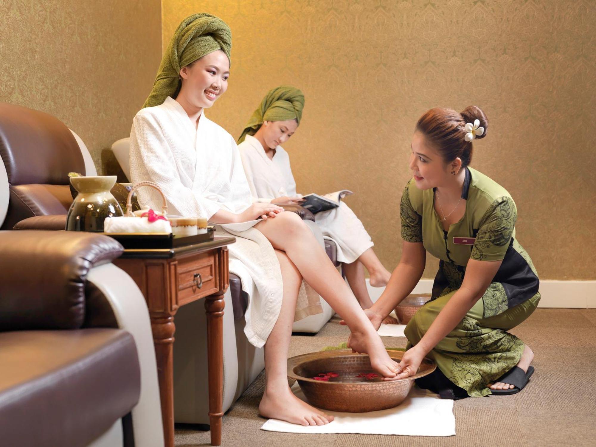 Готель Grand Lexis Порт-Діксон Екстер'єр фото Thai spa