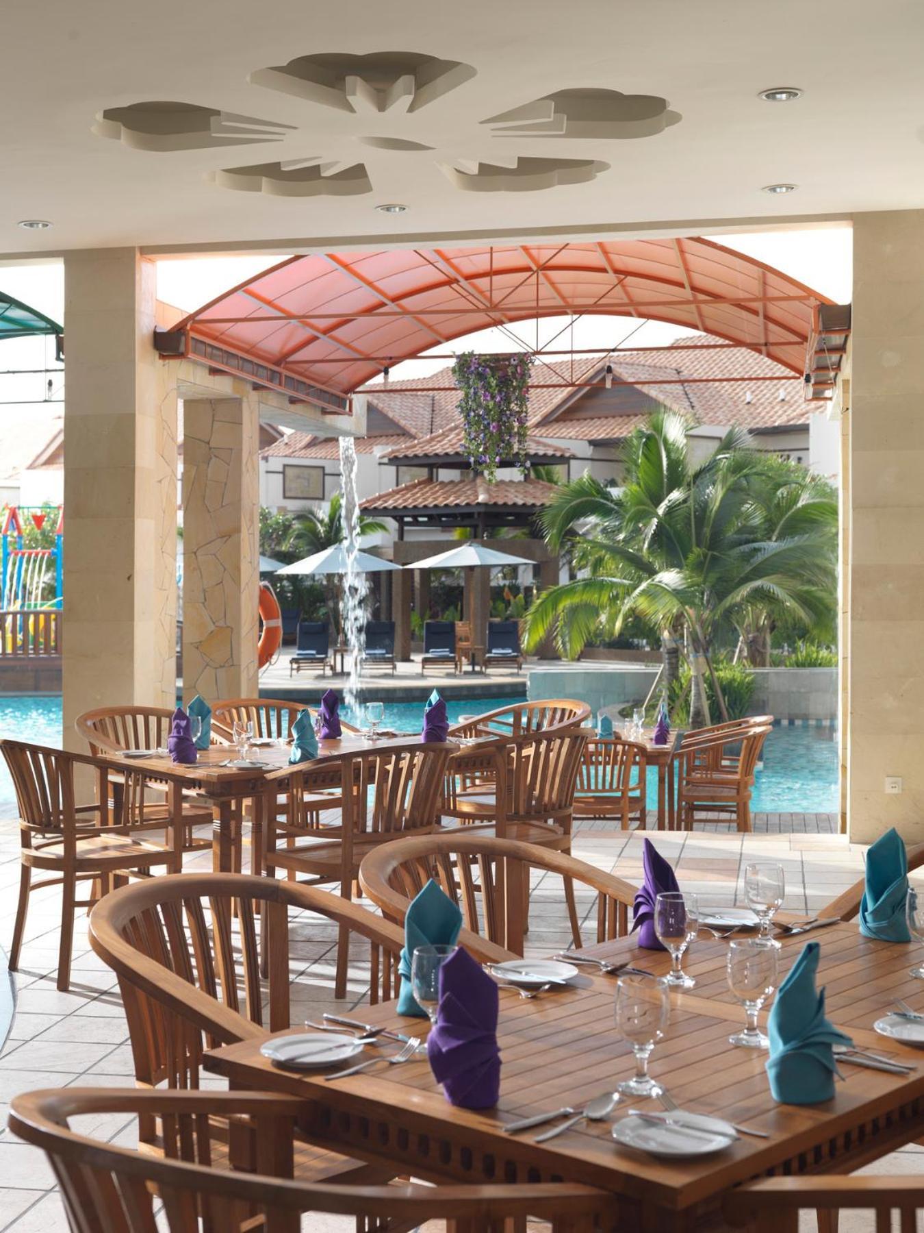 Готель Grand Lexis Порт-Діксон Екстер'єр фото The poolside restaurant