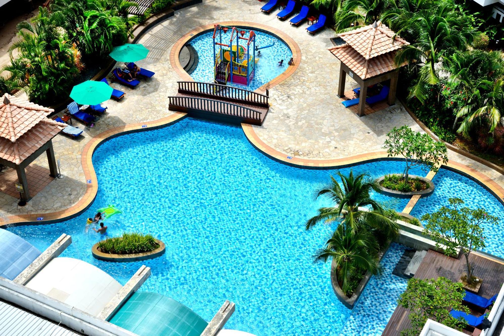 Готель Grand Lexis Порт-Діксон Екстер'єр фото The swimming pool at the Royal Thai Police Club