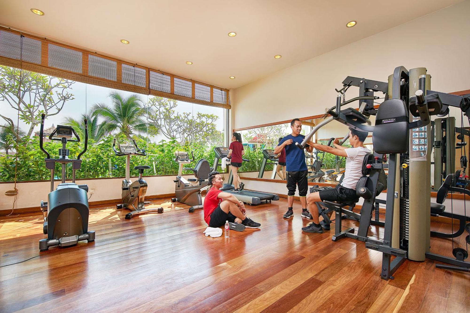 Готель Grand Lexis Порт-Діксон Екстер'єр фото The gym at the InterContinental Hotel, Bali Resort