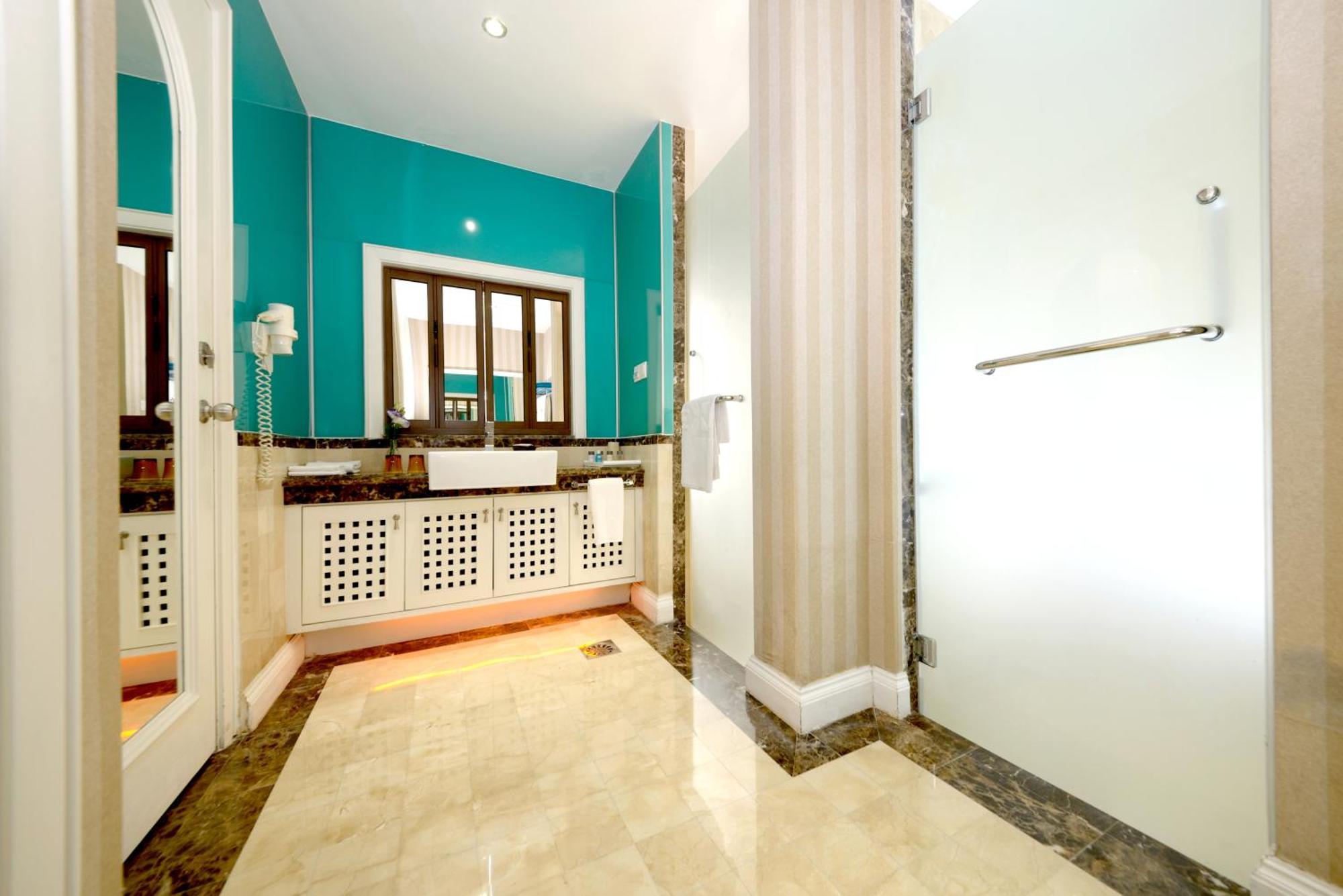 Готель Grand Lexis Порт-Діксон Екстер'єр фото Bathroom